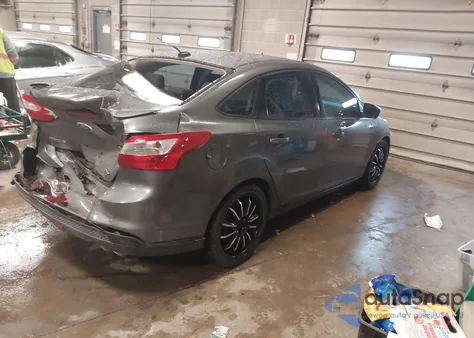 2012 Ford Focus Se из США, поврежденный, VIN 1FAHP3F24CL447948